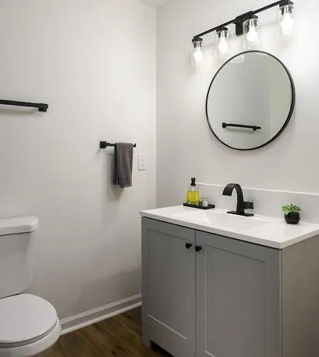 Grey Sapphire Hideaway - 2br 2ba W Arcade & Pool Apartment *