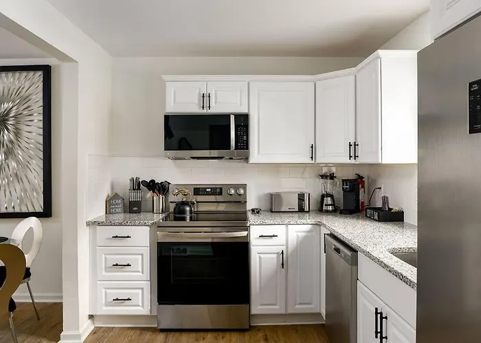 Grey Sapphire Hideaway - 2br 2ba W Arcade & Pool Apartment Winston-Salem