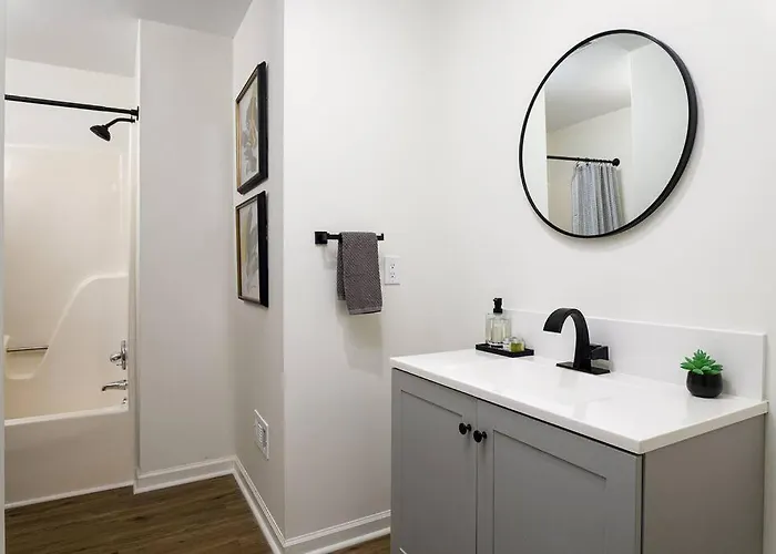 Grey Sapphire Hideaway - 2br 2ba W Arcade & Pool * Winston-Salem