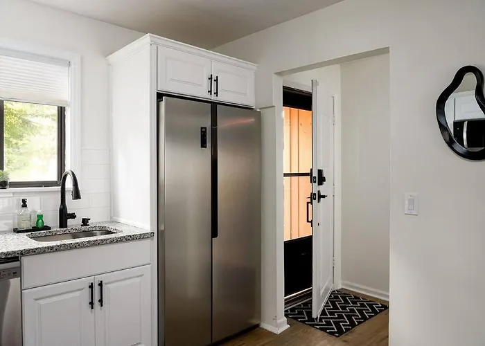 Grey Sapphire Hideaway - 2br 2ba W Arcade & Pool Apartment *